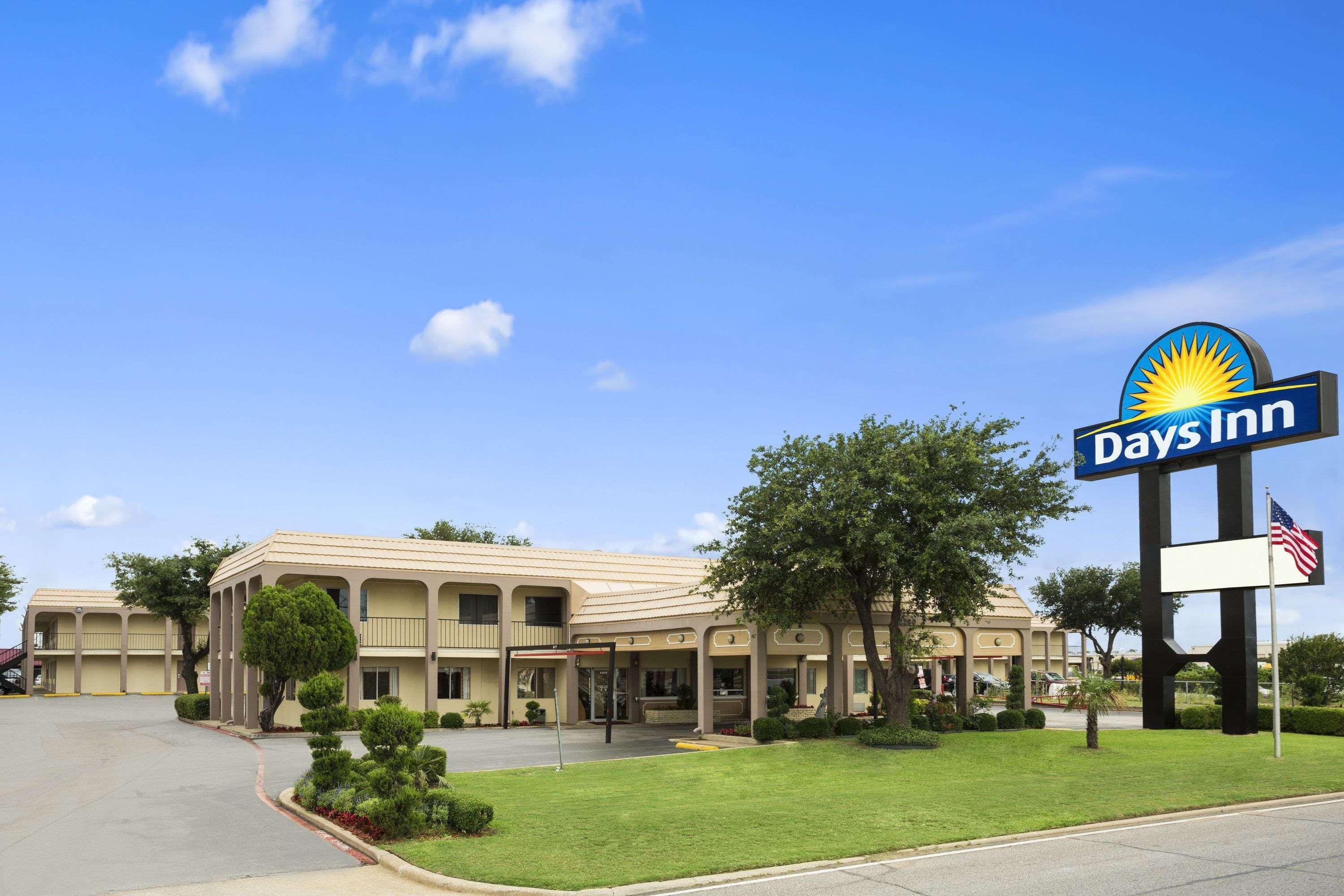 Days Inn By Wyndham Dallas Irving Esterno foto