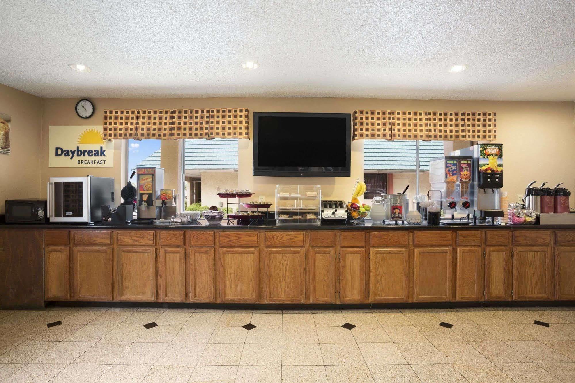 Days Inn By Wyndham Dallas Irving Esterno foto