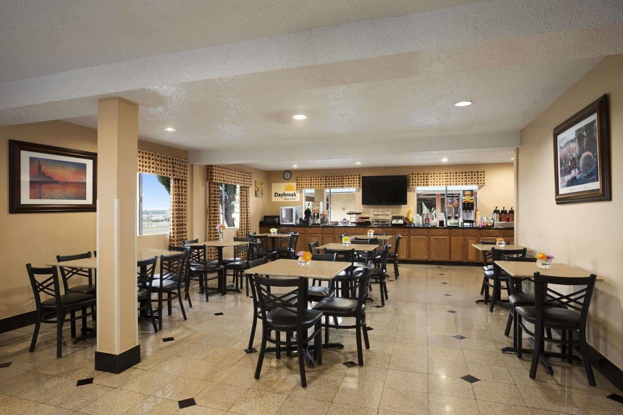 Days Inn By Wyndham Dallas Irving Esterno foto